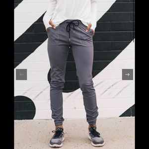 Zyia grey peak joggers size small